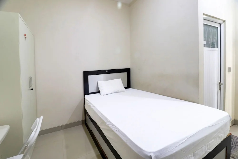 OYO Life 92707 D-akomiba Residence