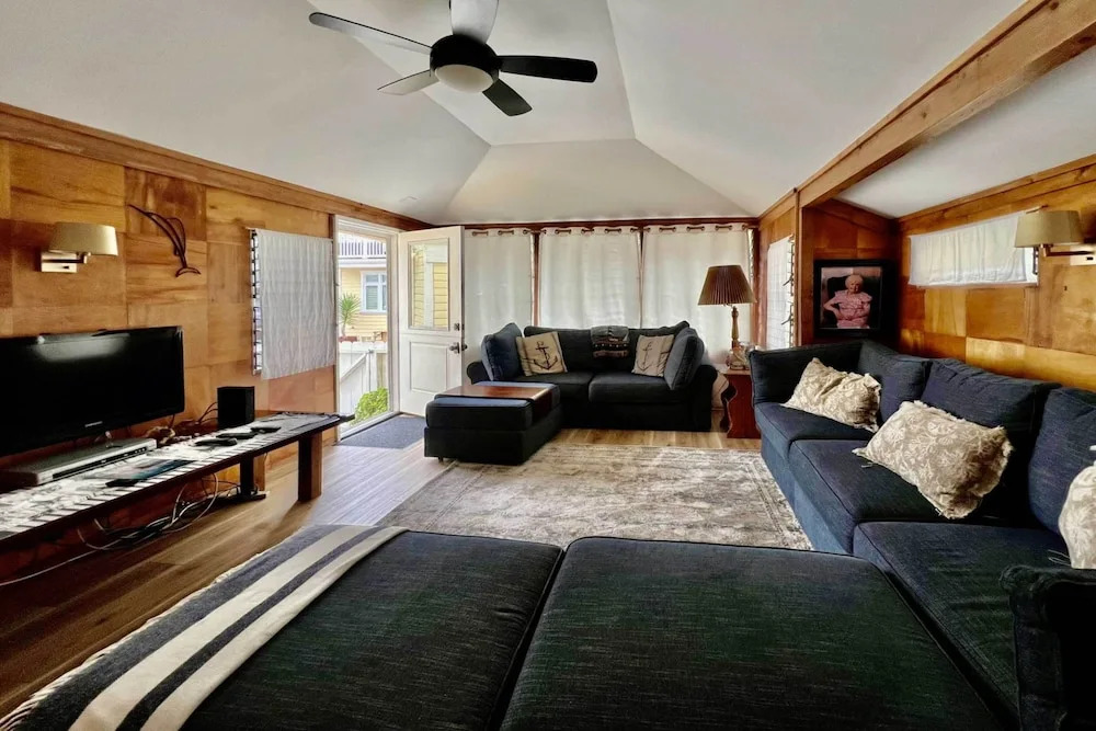 Catalina Island Cottage - Walk to Main St & Beach!