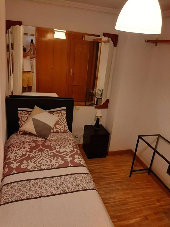 habitación muy cerca del centro, en el metro 10min a sol/ gran vía
