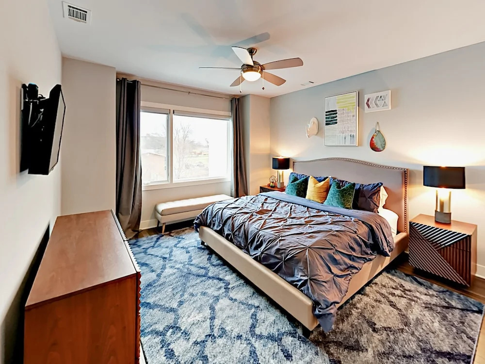 Summit Ave Townhouse 3 Bedrooms 3.5 Bathrooms Townhouse
