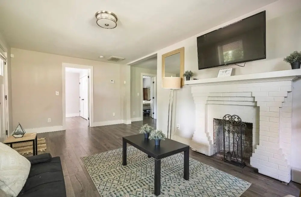 Charming Fully-renovated Bungalow