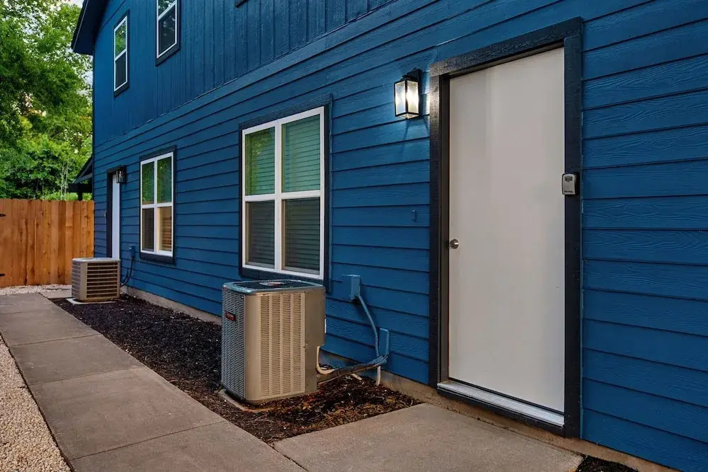 Cozy-Chic 2BR  Patio Ideal for Groups