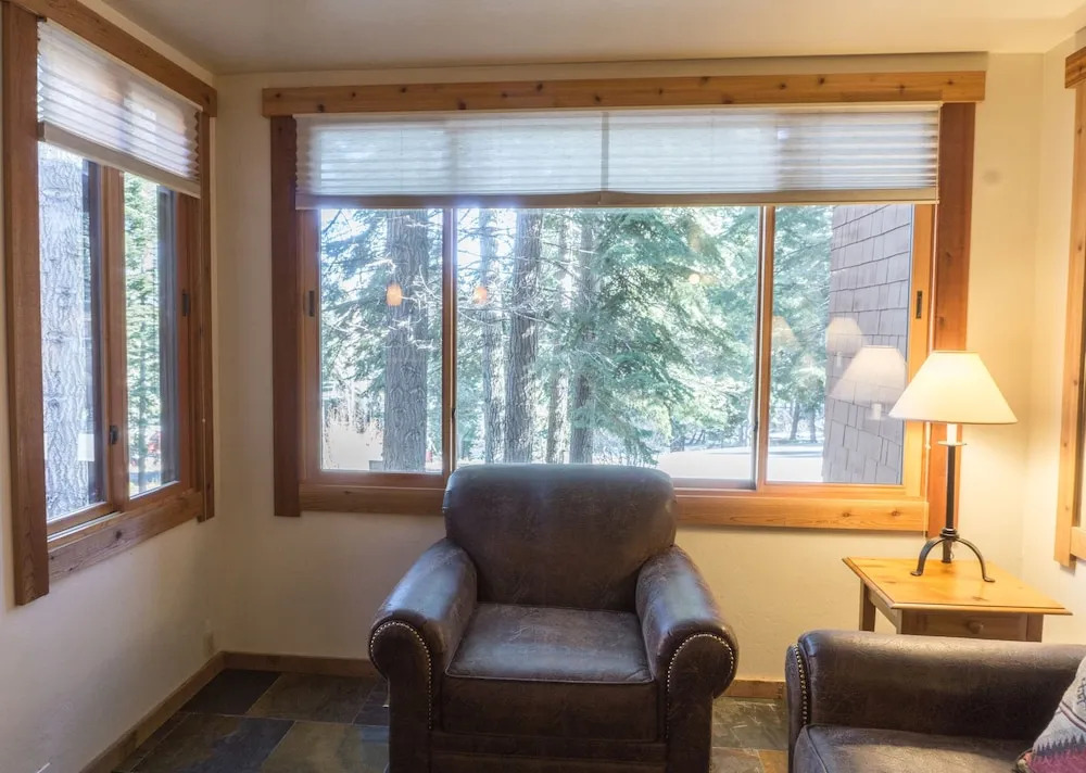 4025 Ski Trails