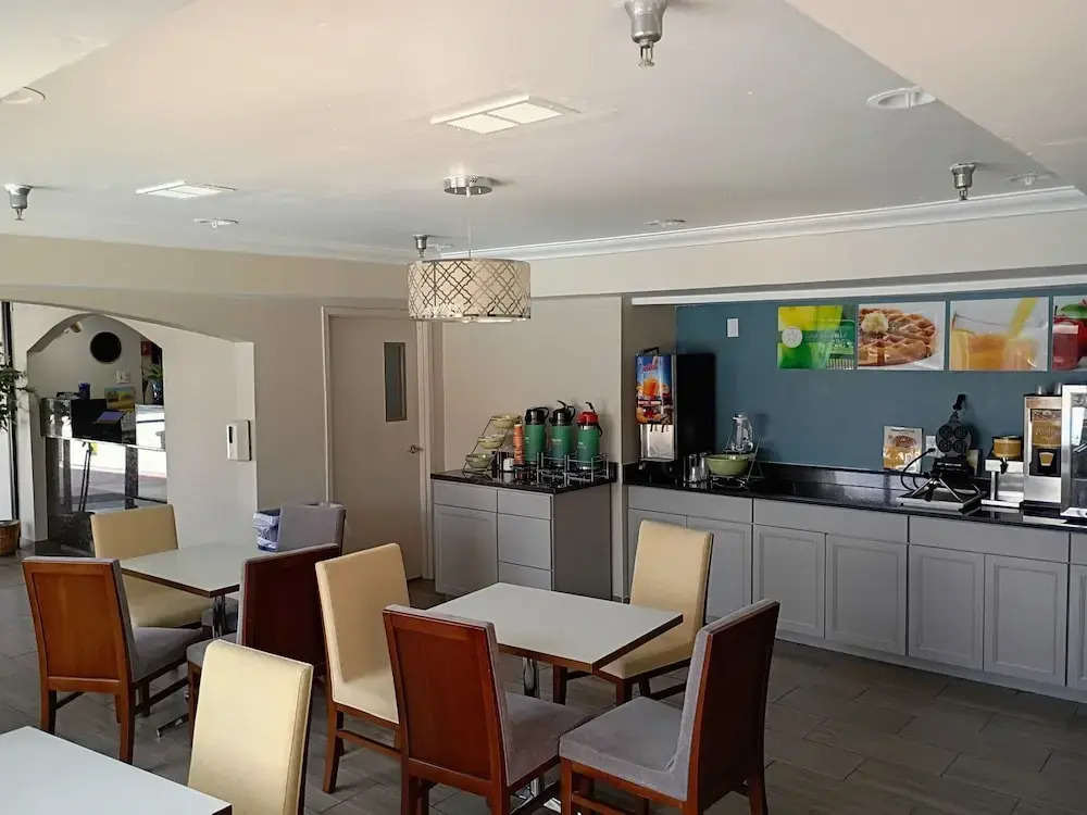 Quality Inn & Suites Decatur Priceville I-65