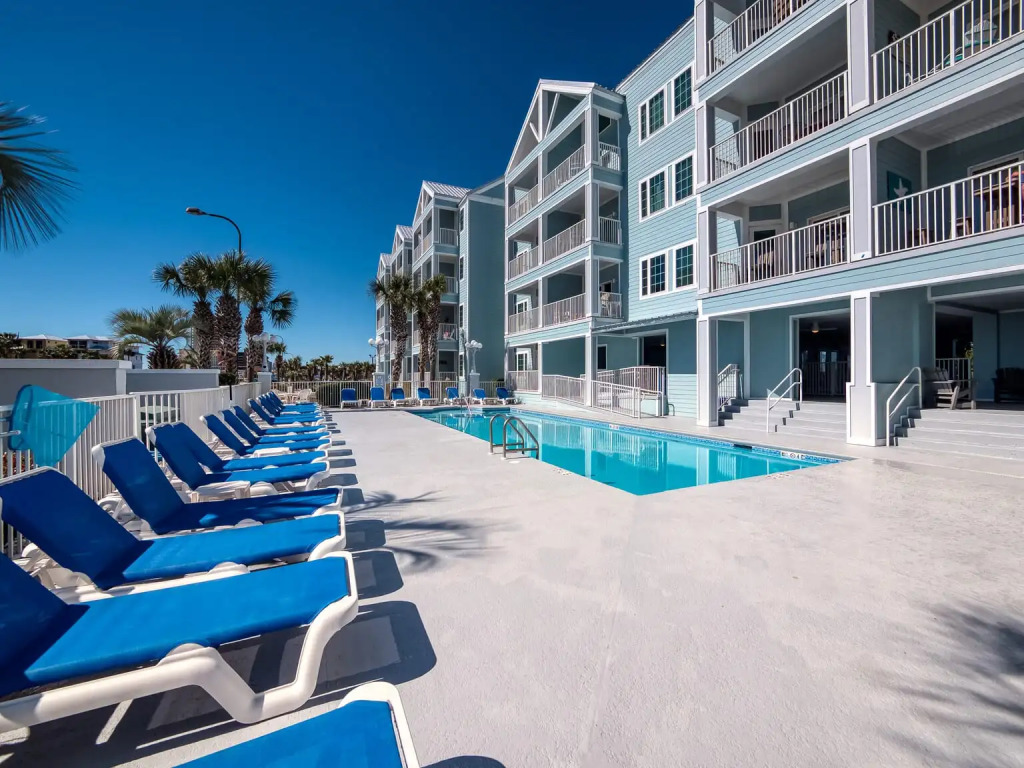Luxury condo in the action of Orange Beach with pool and beach access