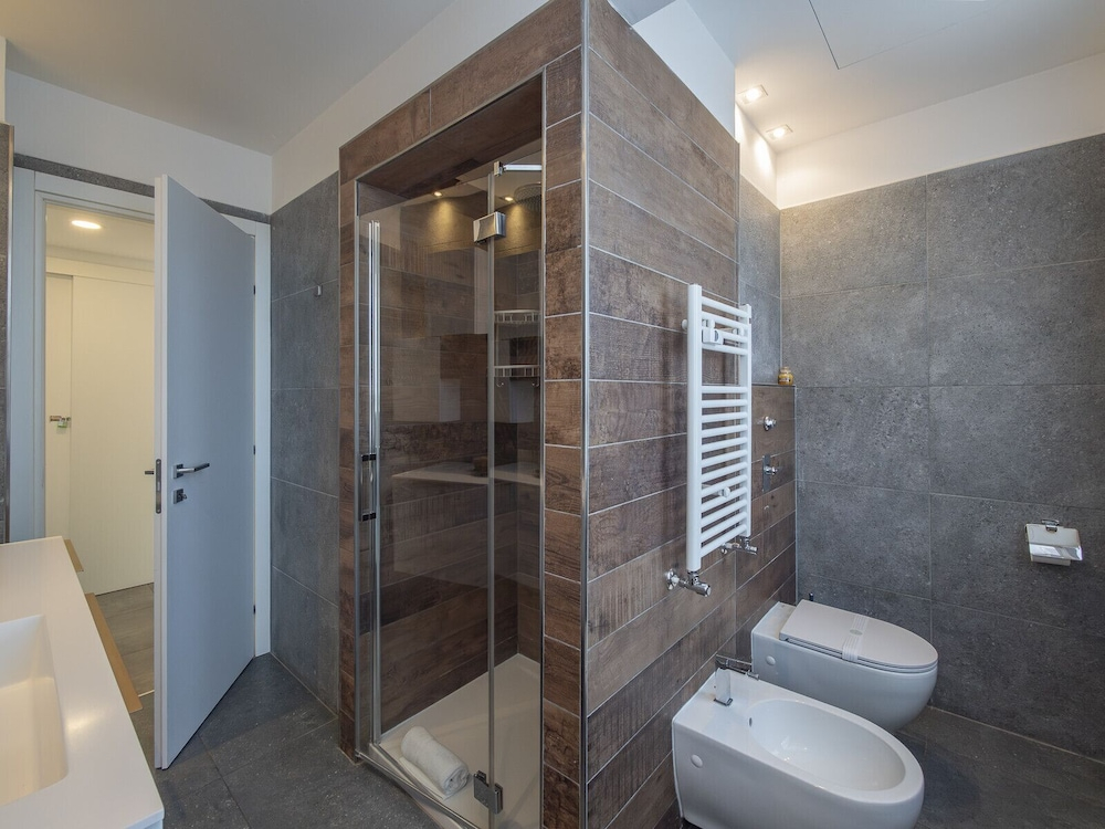 San Siro 3 Bedroom apt With Balcony