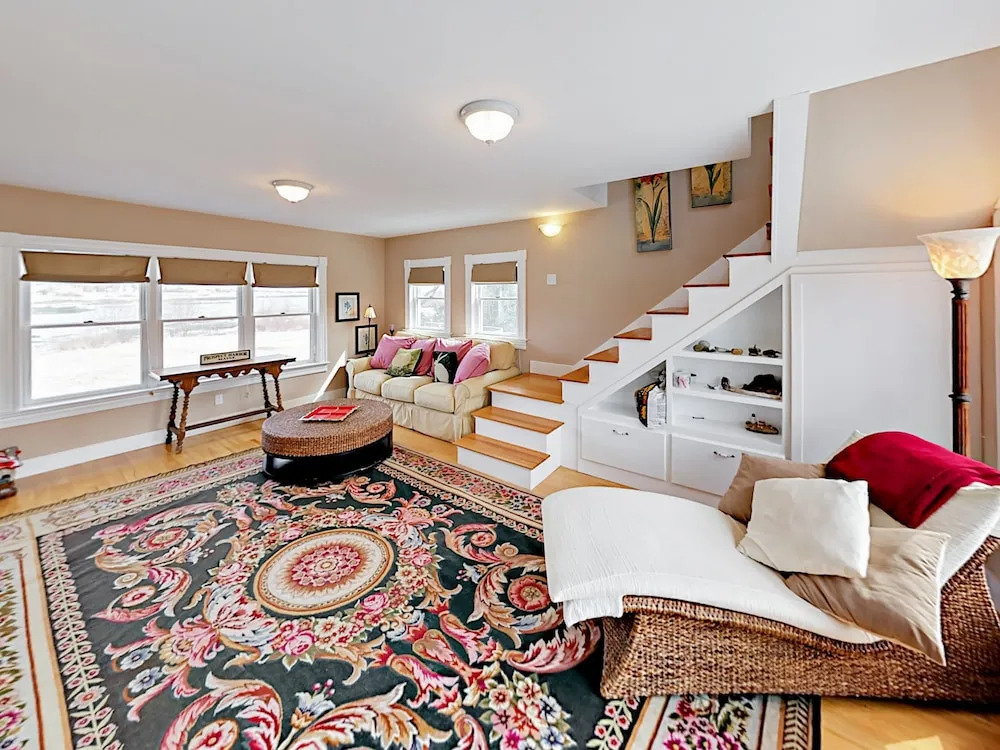 48 Main Street Cottage 4 Bedrooms 2 Bathrooms Cottage