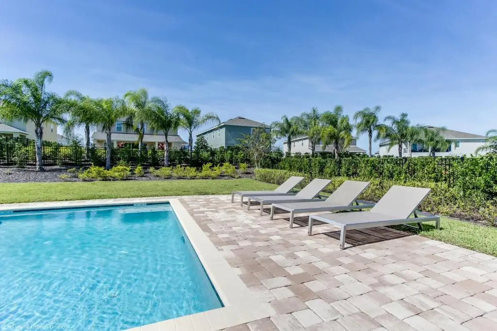 8 Bedroom Vacation Home with Pool 2114