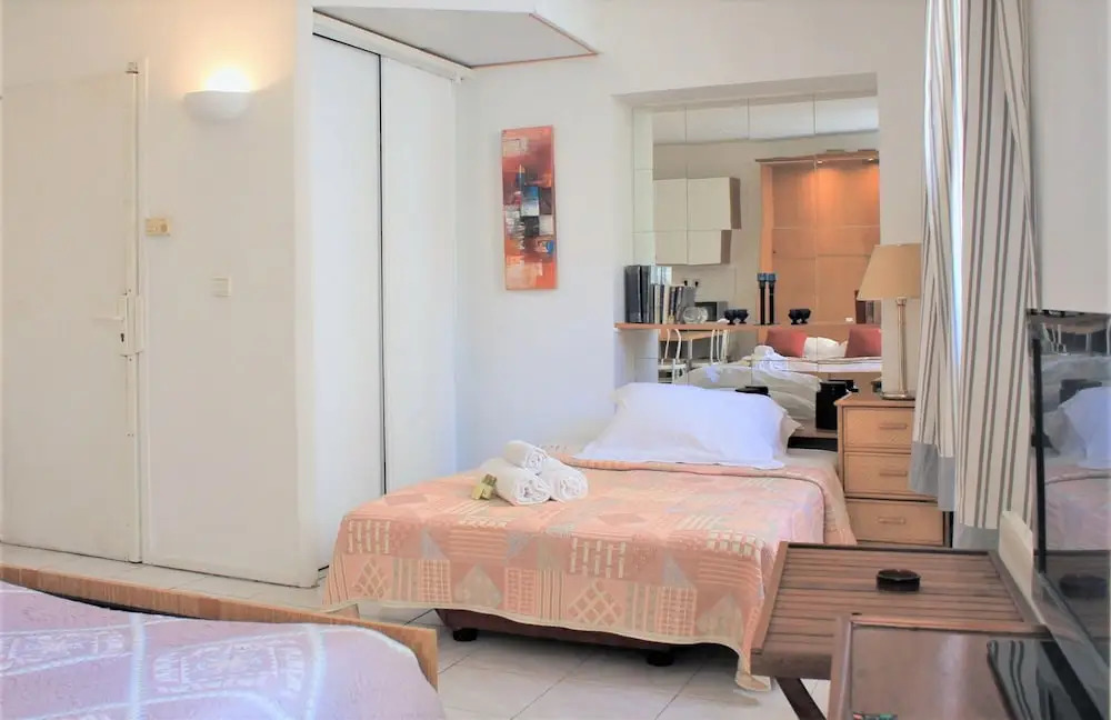 Central Studio with 2 Double Beds