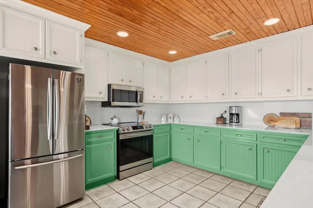 Luxury Lake Life - Boat Dock, Outdoor Kitchen, Basketball Court, Game Room & Bar