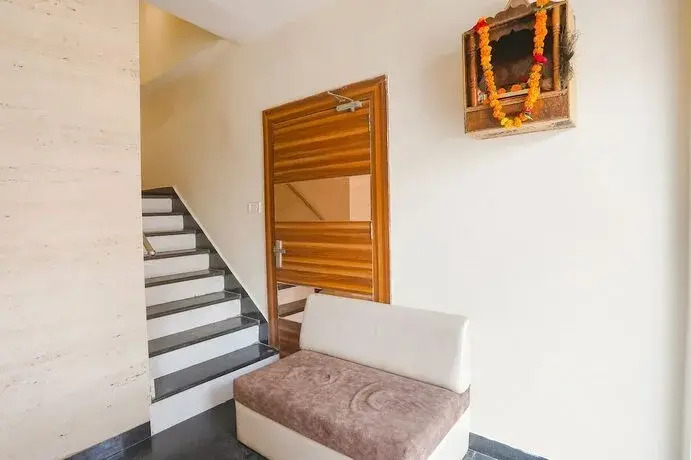 FabExpress Paradise Inn