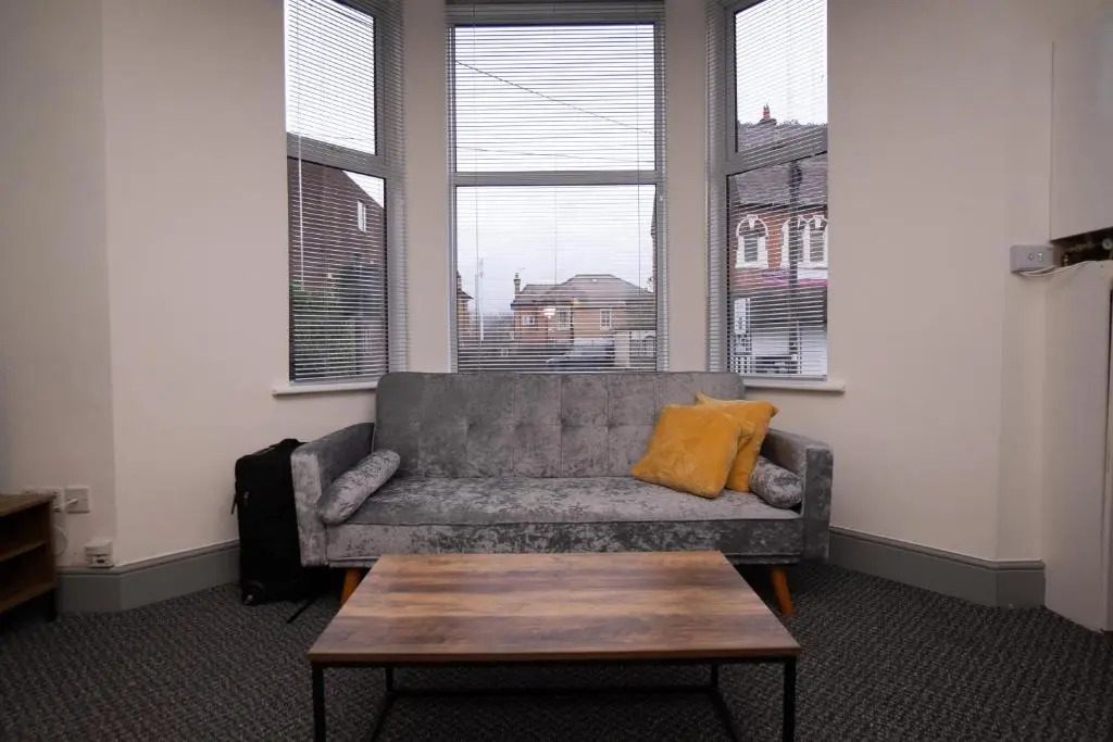 *Central *Studio Flat *Free Parking, Wifi, Netflix