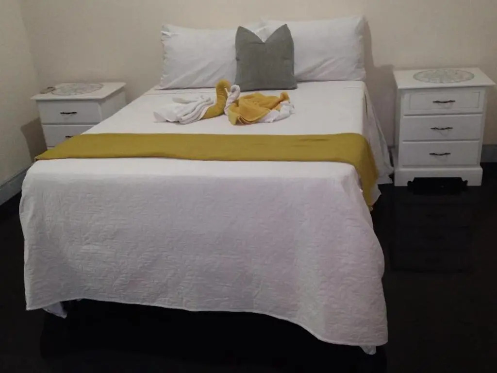2bed apt with 24hr Security*