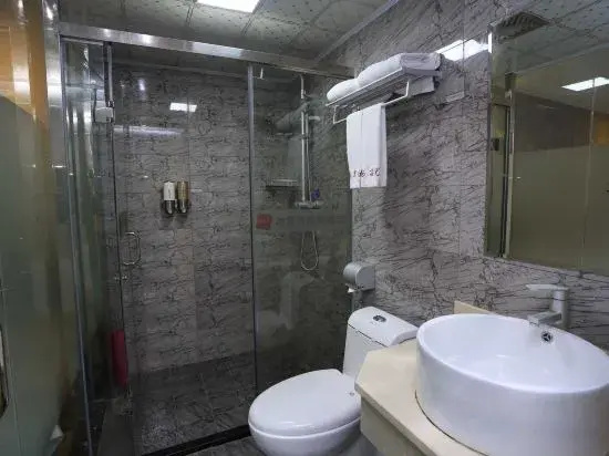 Shankee Chain Hotel (Shenzhen Bao'an International Airport Huangtian Subway Station)