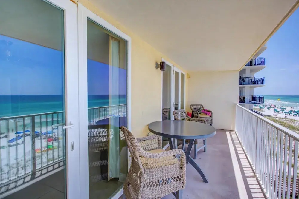 Sea Dunes 402 - Sunny Dolphin