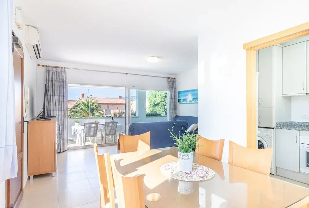 3 Bedroom Villa in Roses Near the Beach