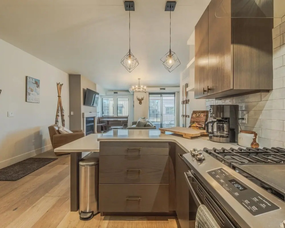 Whitefish Loft, Downtown Condo for 6