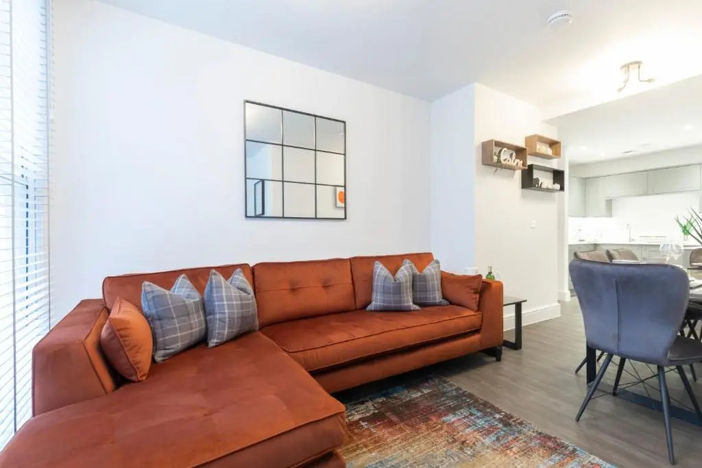 Elliot Oliver - Luxury 2 Bedroom Regency Apartment With Parking & EV Charger