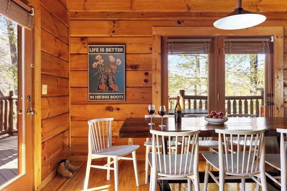Riverbend by Avantstay Redesigned, Hot Tub, Firepit, Billiards Pigeon Forge