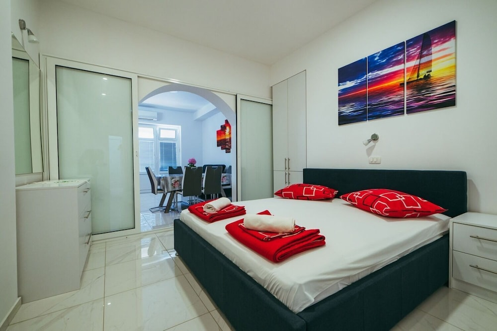 Apartments Lovre
