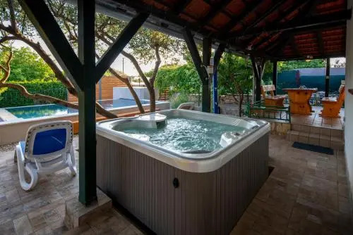 Holiday House Stipe