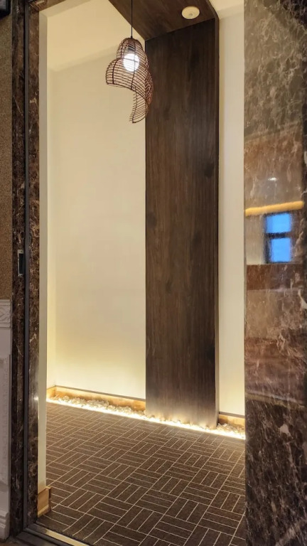 R Hotel