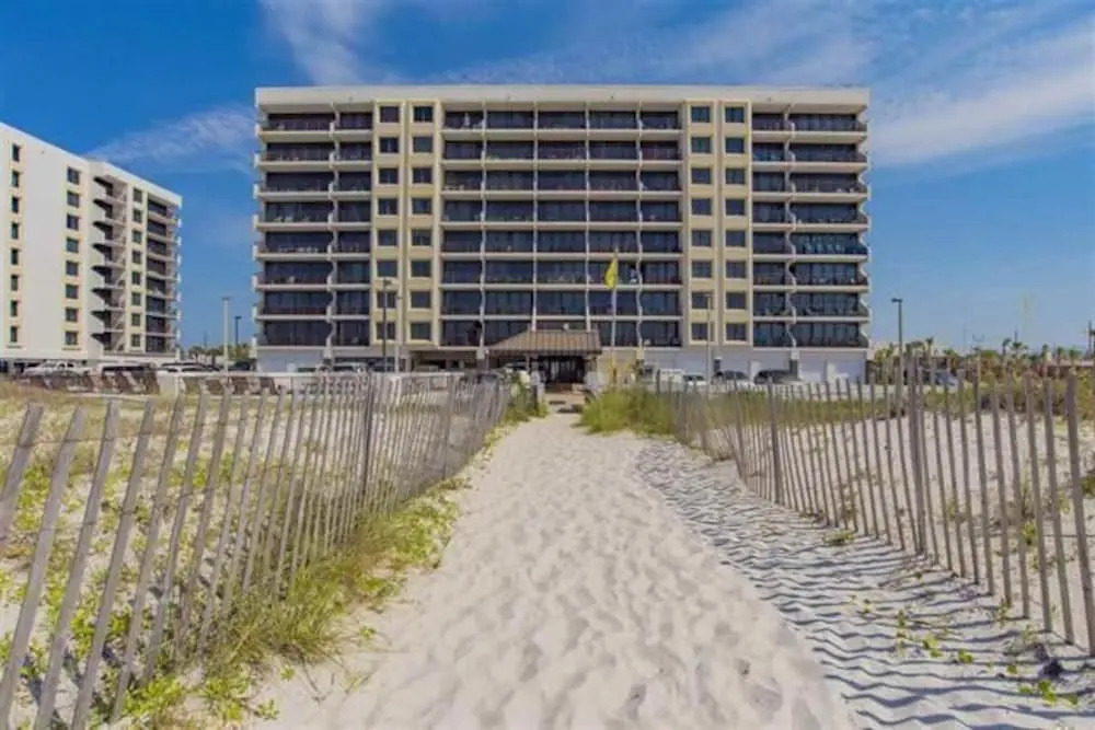 Gulf-front W/ Pool - Adjacent To Gulf Place 3 Bedroom Condo
