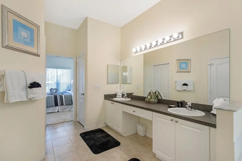Award Winning Vacation Home With South Facing Pool And Spa Overlooking Conservation Land