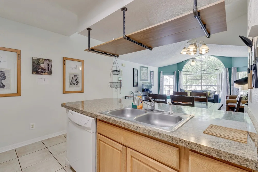 6 Mi to Disney: Family-friendly Condo in Kissimmee