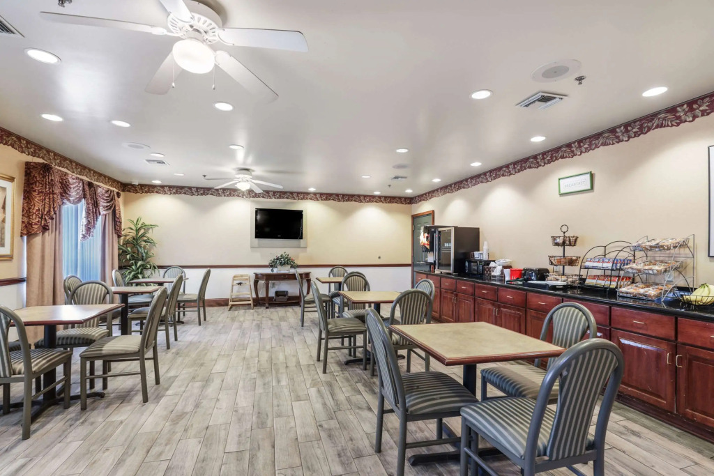 Econo Lodge Inn & Suites Marianna South