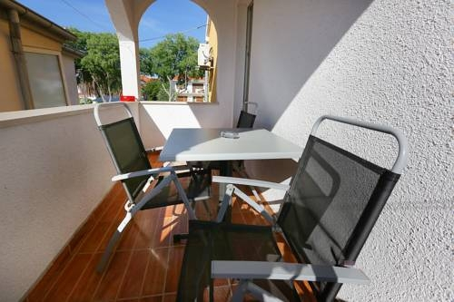 Apartments and Rooms Anika