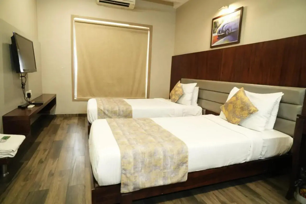 HOTEL GRANDEUR