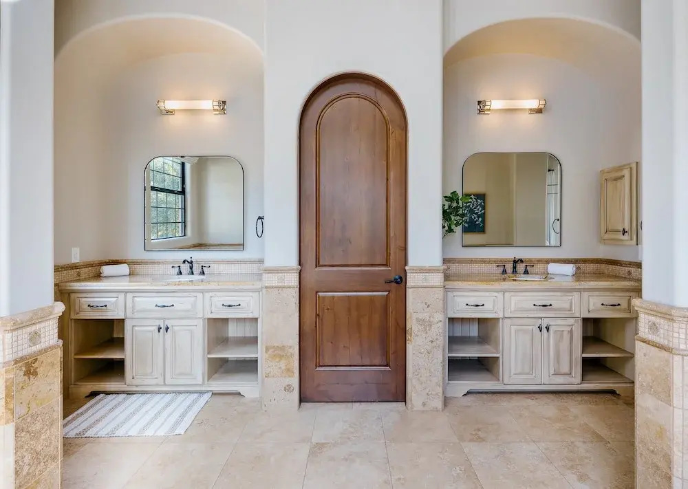Luxe Poolside Paradise-pool & Spa-vanity Station