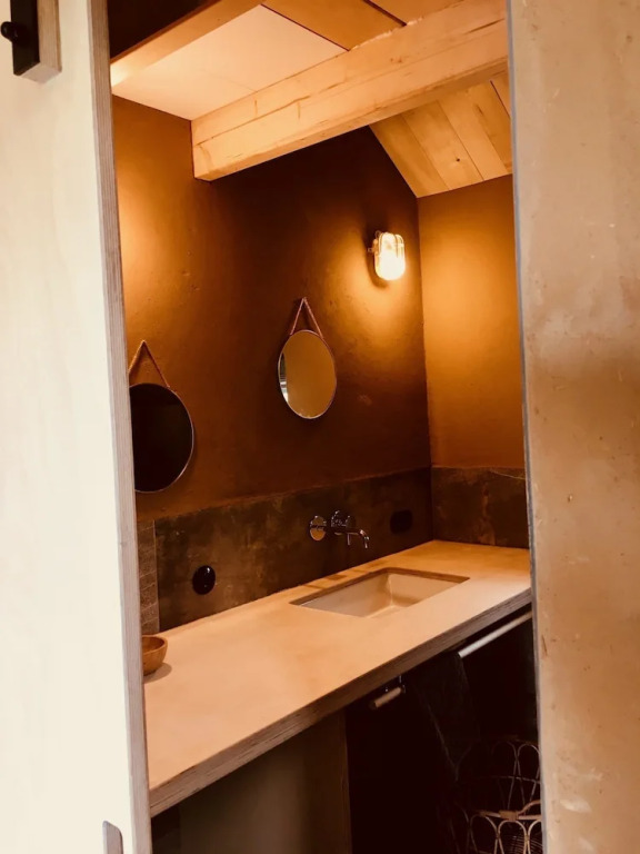 In het huis van Jo Daggert