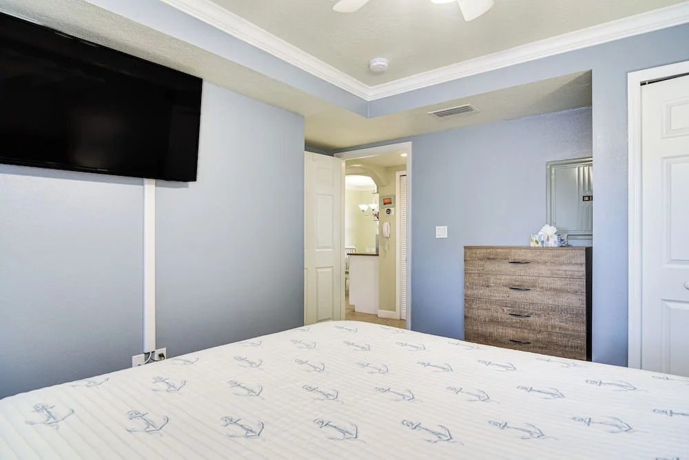 Resort Condo w/ Beach Access in Indian Shores!