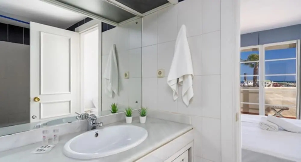 Apartment - 2 Bedrooms with WiFi and Sea views - 107883