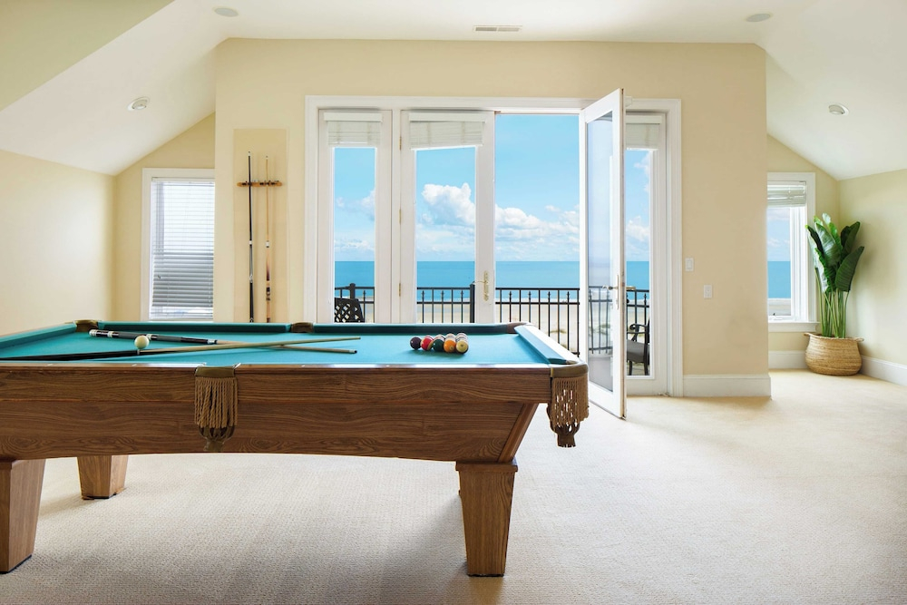 Oceanfront, Pool+hot Tub, Game Room, Views Steps to Beach Lido by Avantstay