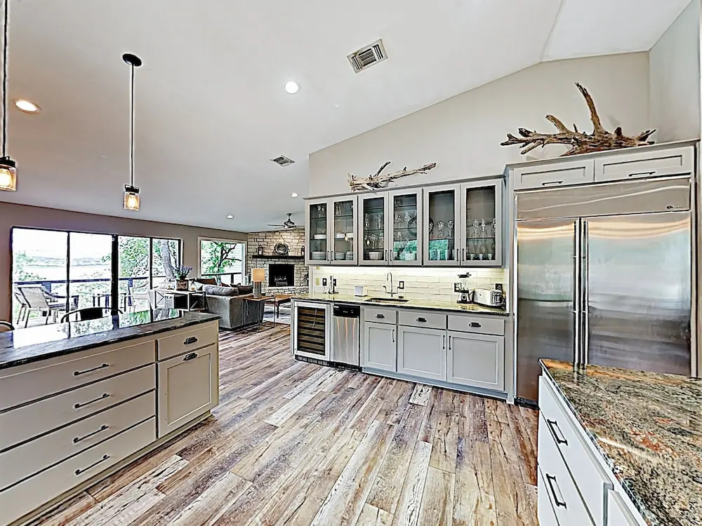 New Listing! Stunning Lakefront W/ Hot Tub & Cove 4 Bedroom Home