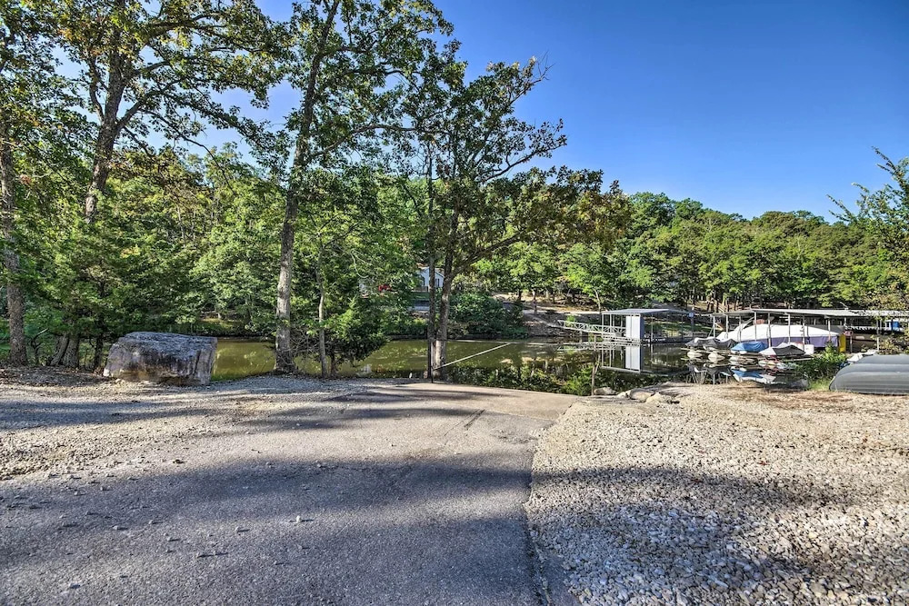 Lakefront Osage Beach Home w/ Community Pool!