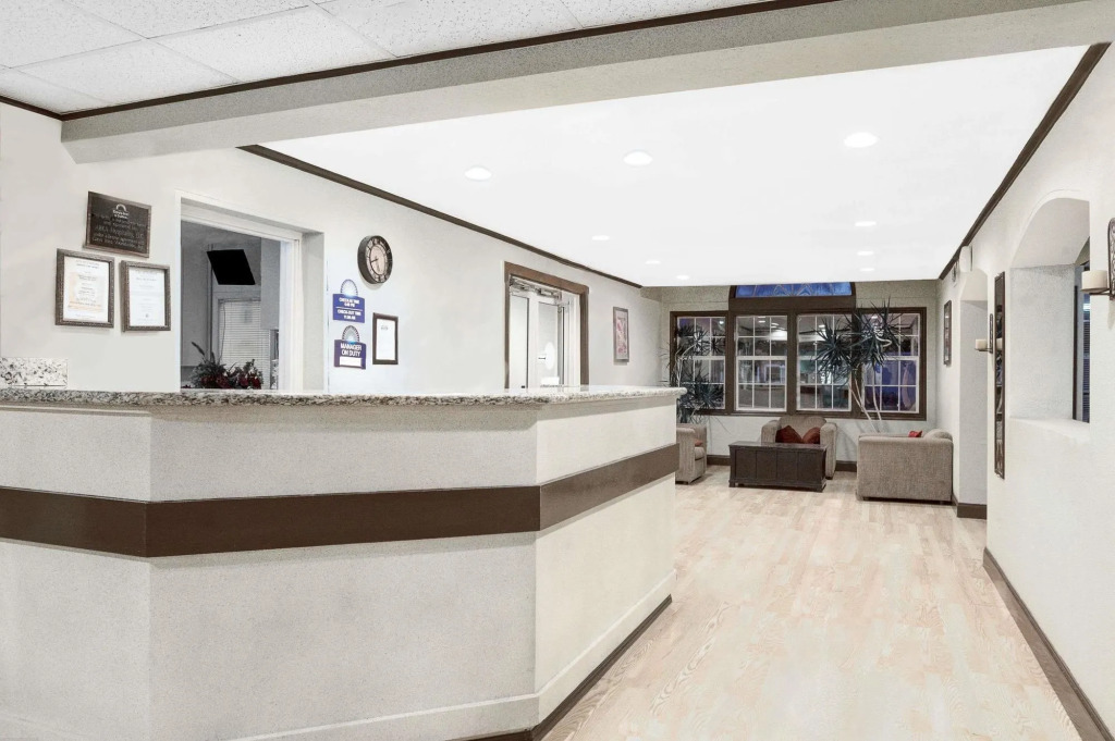 Days Inn & Suites - Sugar Land