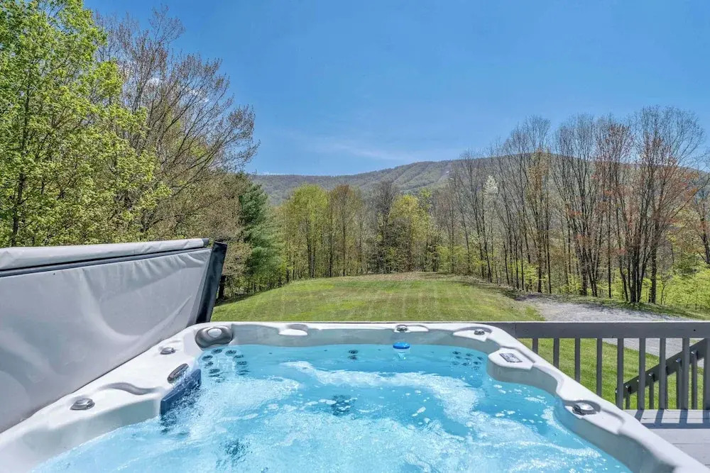 'the Mountain House:' Windham Retreat w/ Hot Tub!