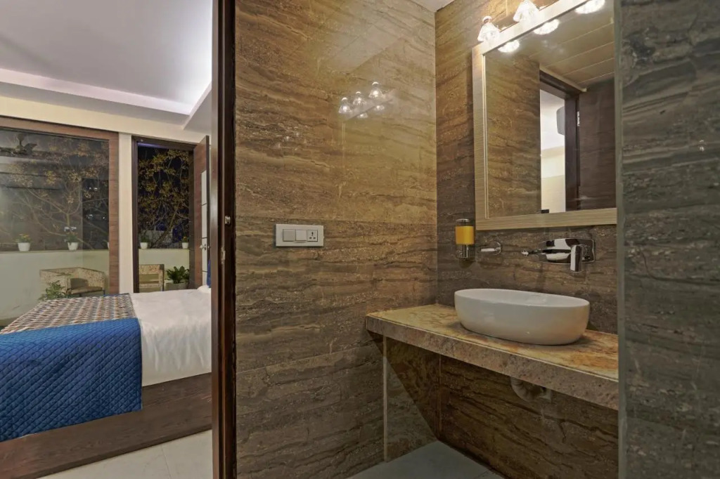 Hotel Cardinal Express OXMO Delhi Airport