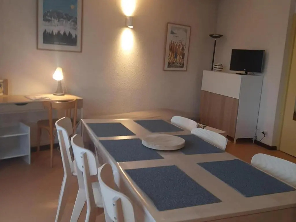 Appartement au pied des pistes avec balcon - FR-1-515-3