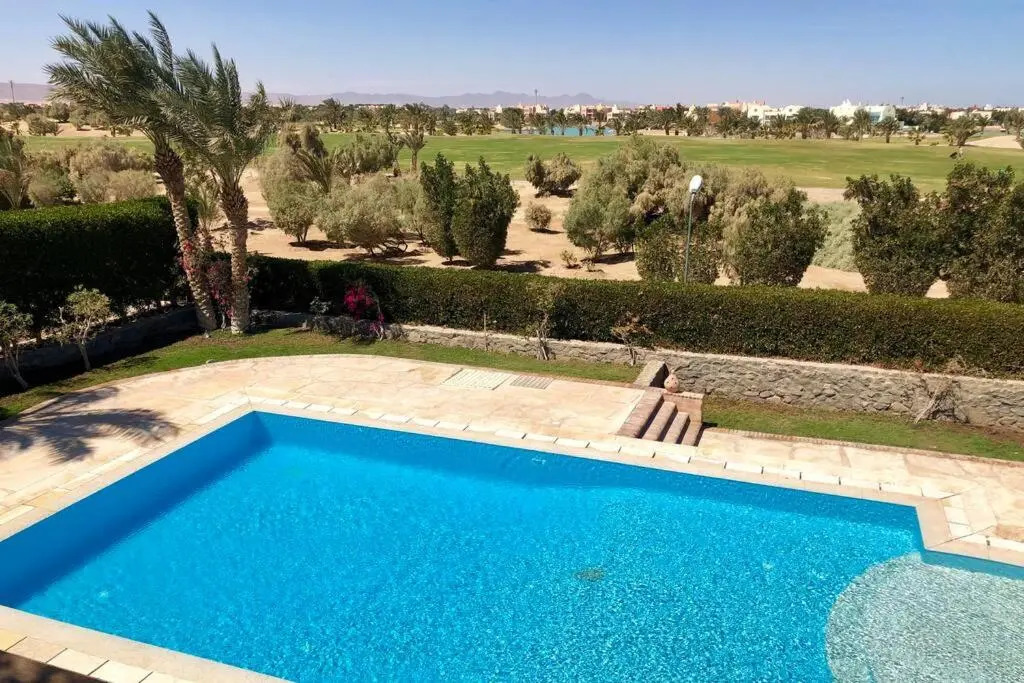 Villa with 5 bedrooms & 4 bathrooms - private heated pool