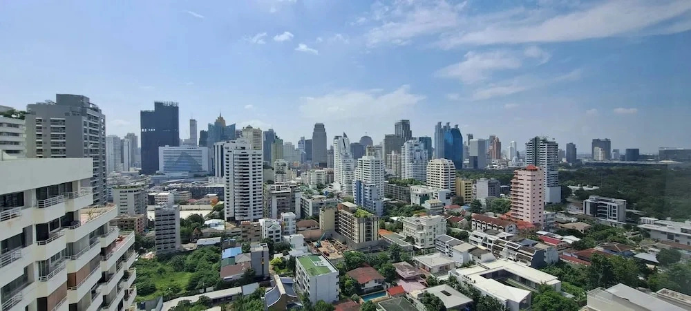 Stylish New Condo in Nana