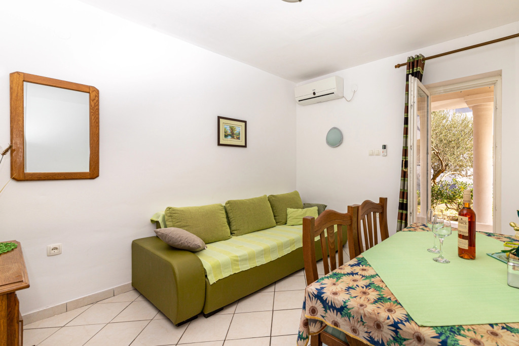 Alenka apartments near the beach