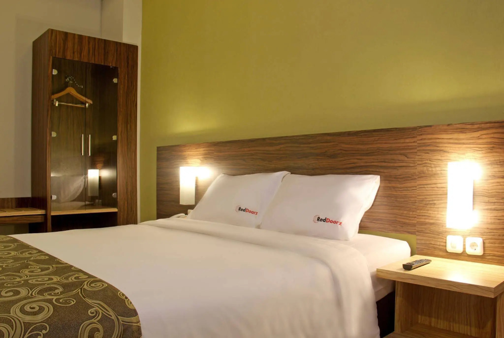 RedDoorz near Dreamland Beach Uluwatu