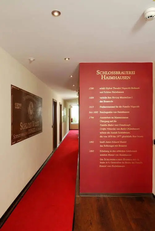 Brauerei Gasthaus Lohhof im Münchner Norden, direkt an der S1, nähe vom Flughafen, Zentrum, A92, Allianz Arena, Ruderregatta und Schießanlage G- Hochbrück entfernt, Internationale Küche