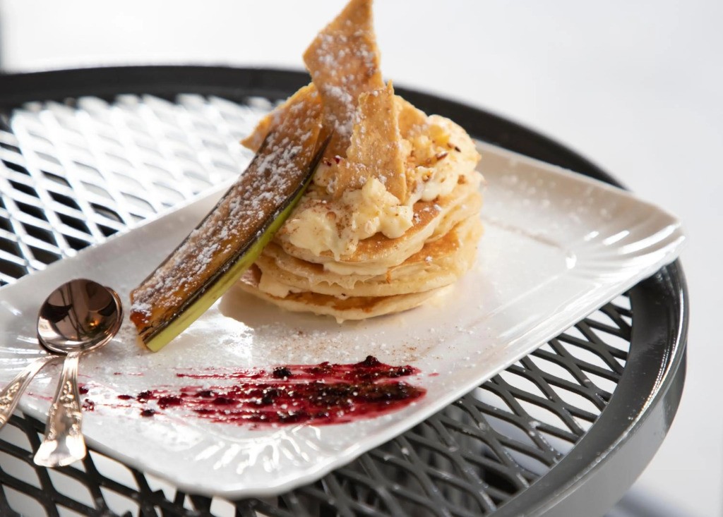 14 Reasons Why Hotel Athens