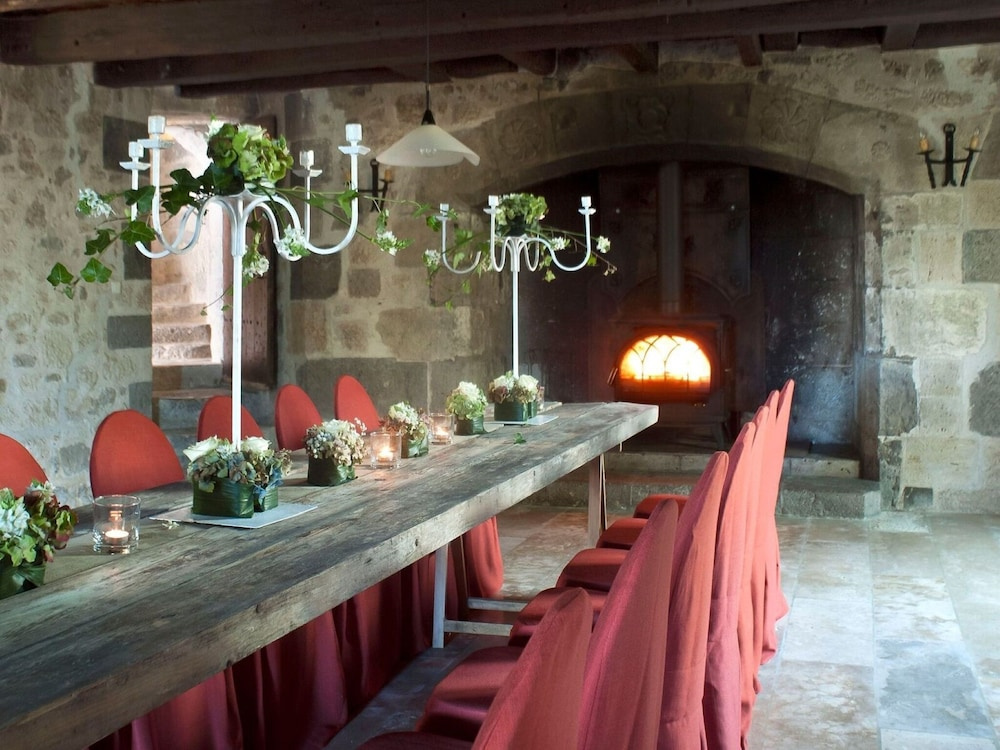 Grand Castle in Saint Caprais de Lerm with Sauna & Hot Tub